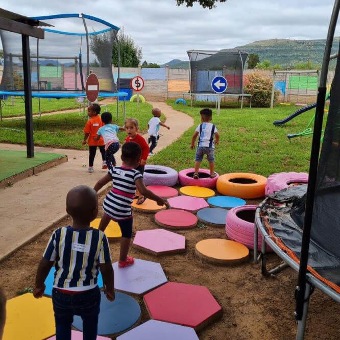 mini-minors-educare-in-queenstown-kids-playing-outside-on-colourful-tiles